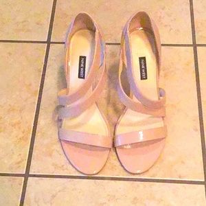 NINE WEST,” very pretty sandals (10 1/2)🌺🌸
